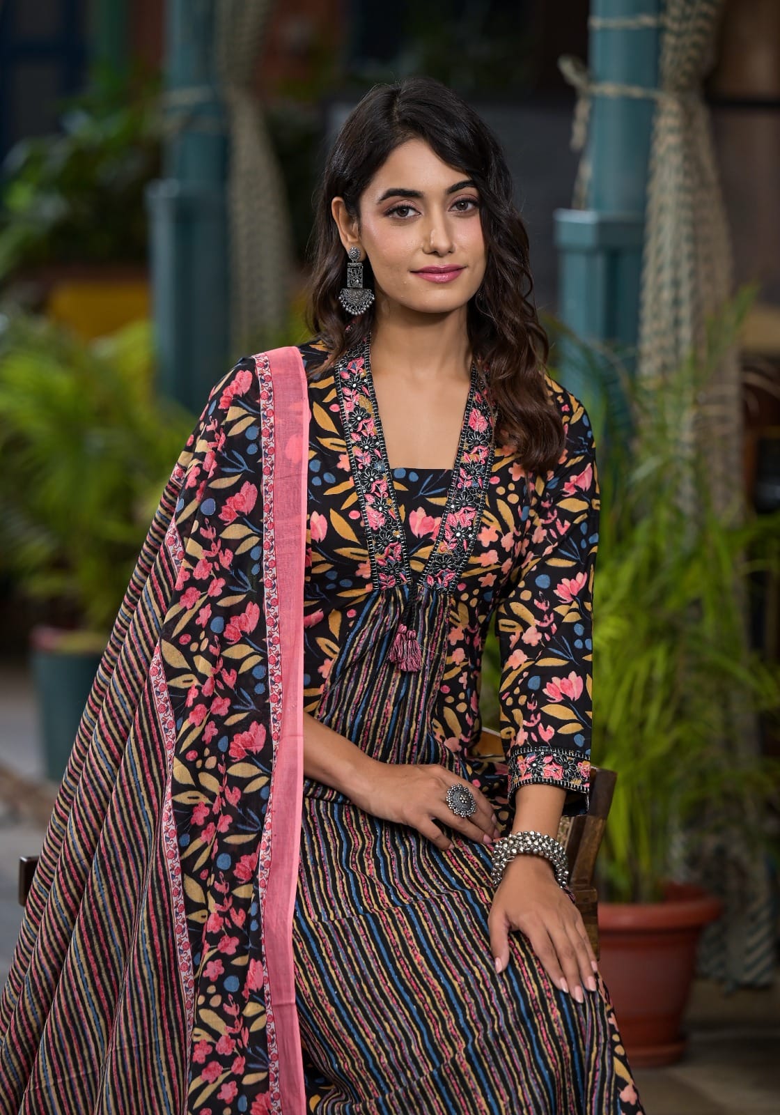 Printed Straight Kurta Pant Dupatta Set
