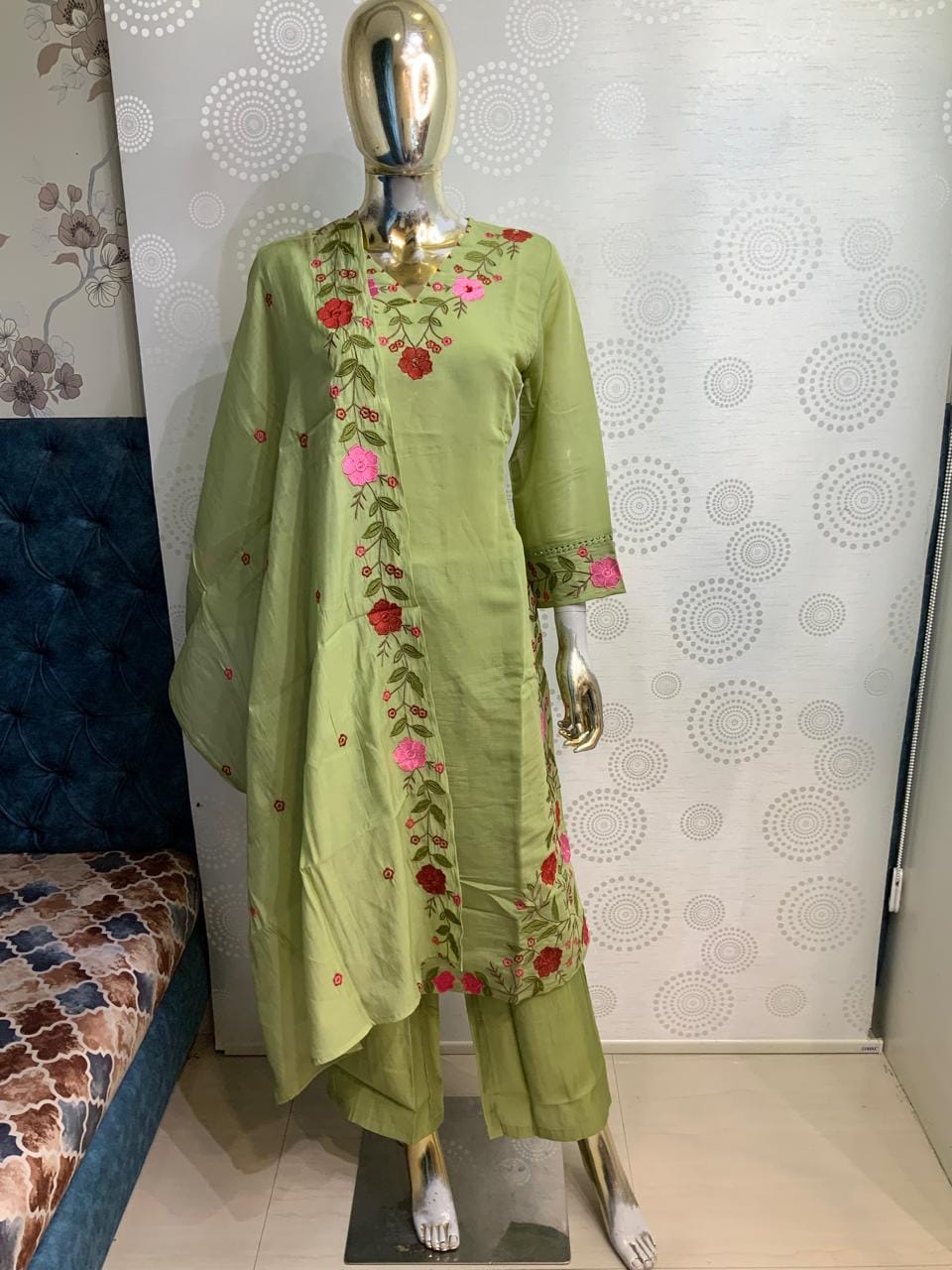 Floral Embroidered Asymmetric Kurta Pant Set 1134