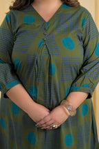 2-Piece Polka Dot Printed V-Neck Kurta and Pant Set